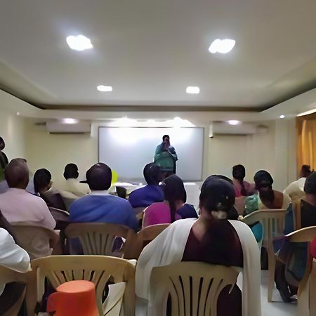Hotel Priya Towers Nāmakkal Buitenkant foto