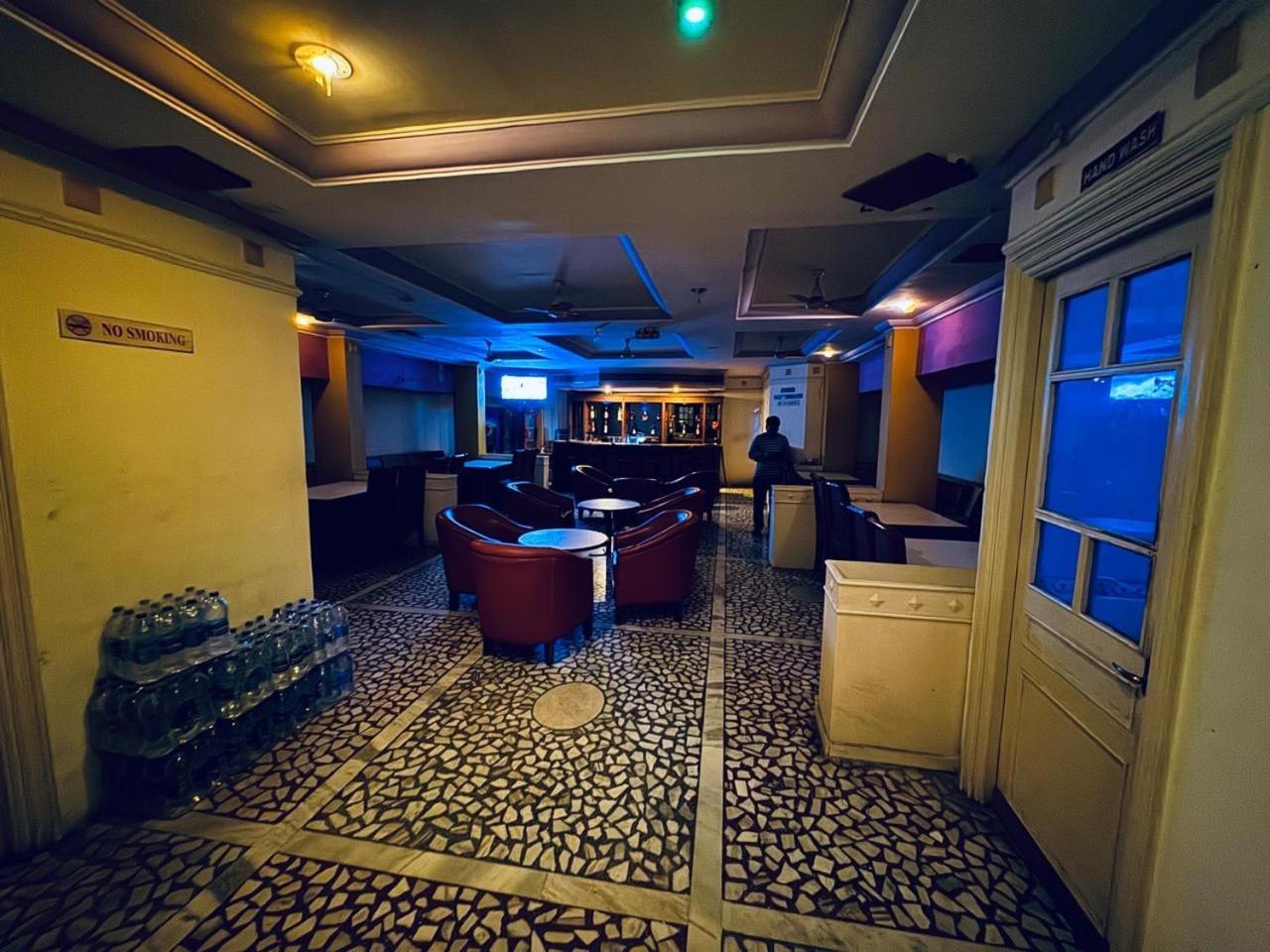 Hotel Priya Towers Nāmakkal Buitenkant foto