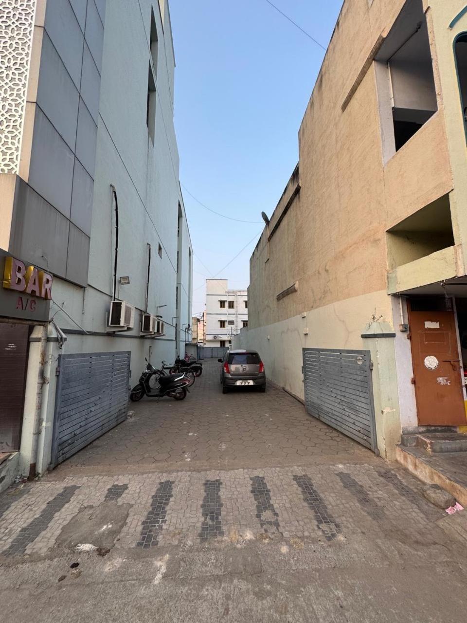 Hotel Priya Towers Nāmakkal Buitenkant foto