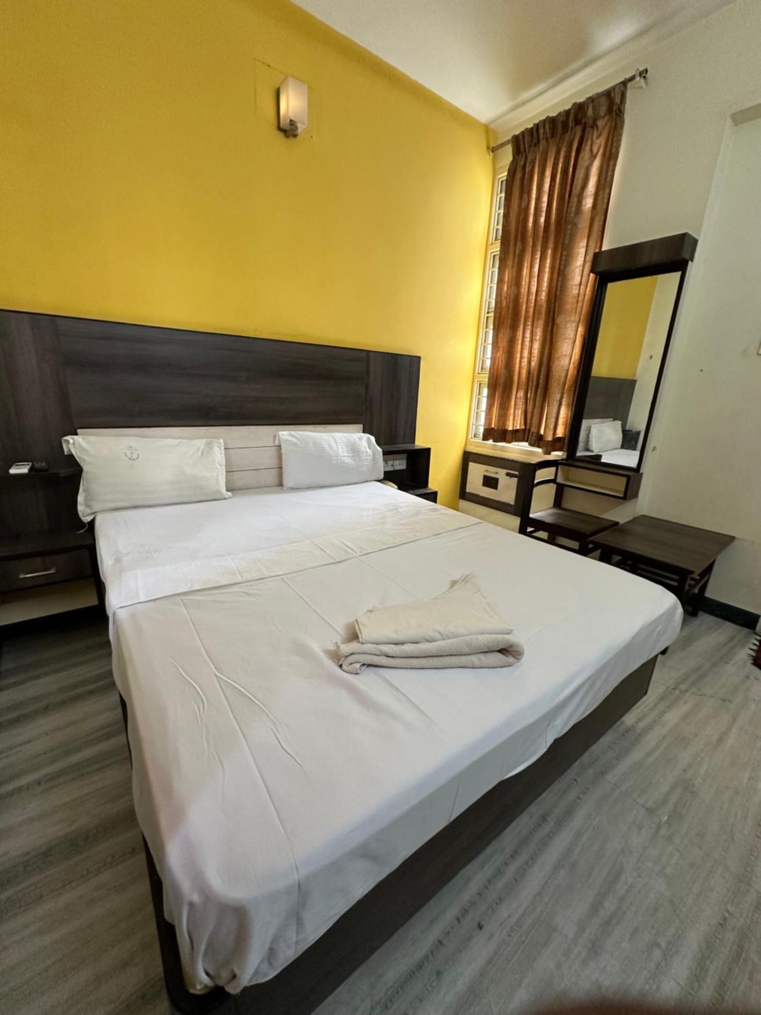 Hotel Priya Towers Nāmakkal Buitenkant foto